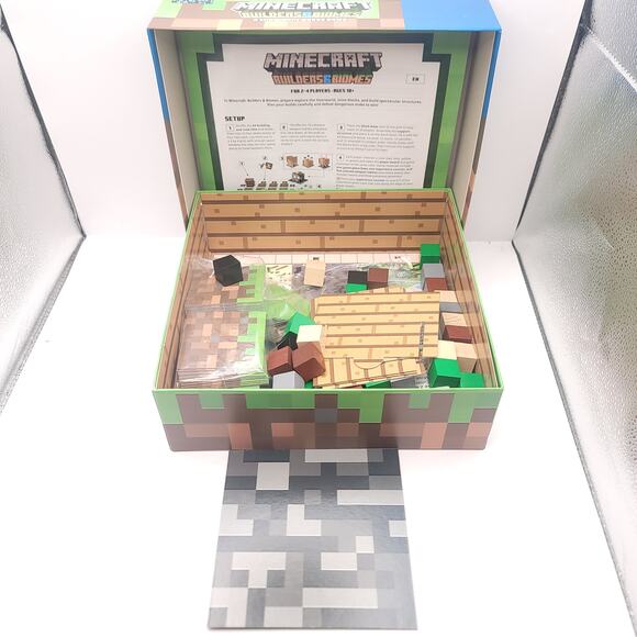 Minecraft Builders and Bioms Ravensburger Board Game - Picture 4 of 4